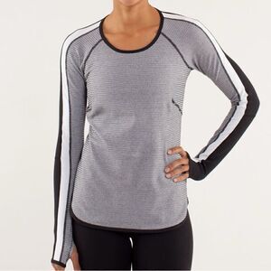 Lululemon Runder Under Mini Check Pique Black White Size 6 Reversible